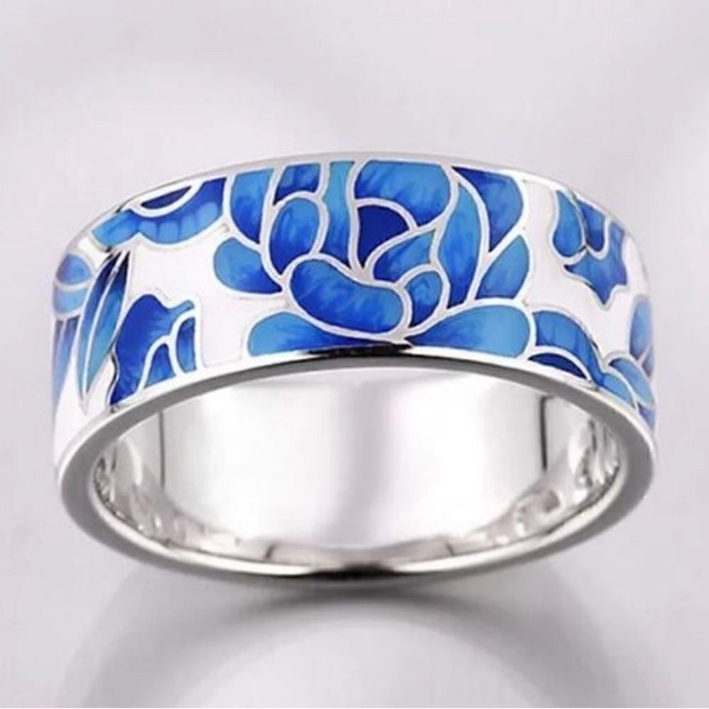 Women’s French White Blue Floral Enameled Ring